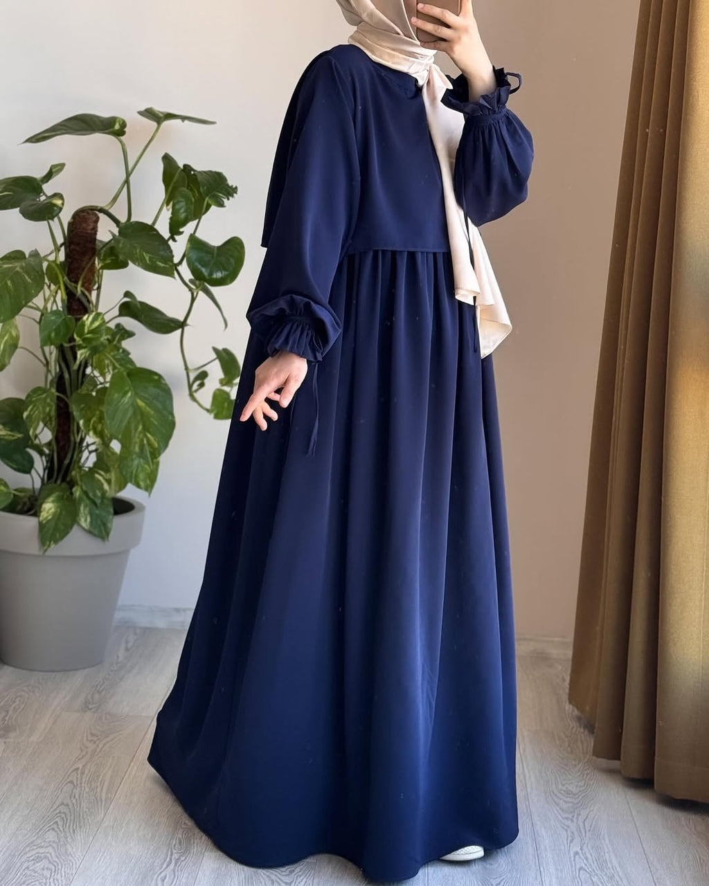 Aab-e-Neel Abaya With stoller