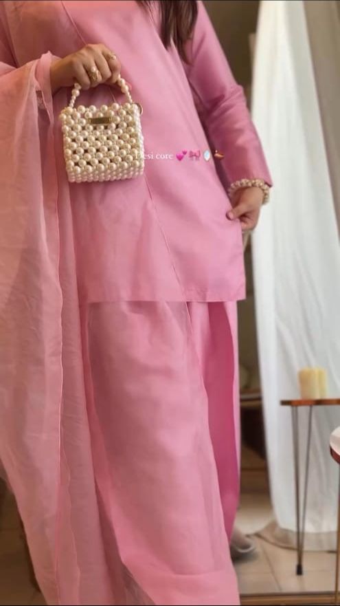 Qalbeena Pinkish Farshi